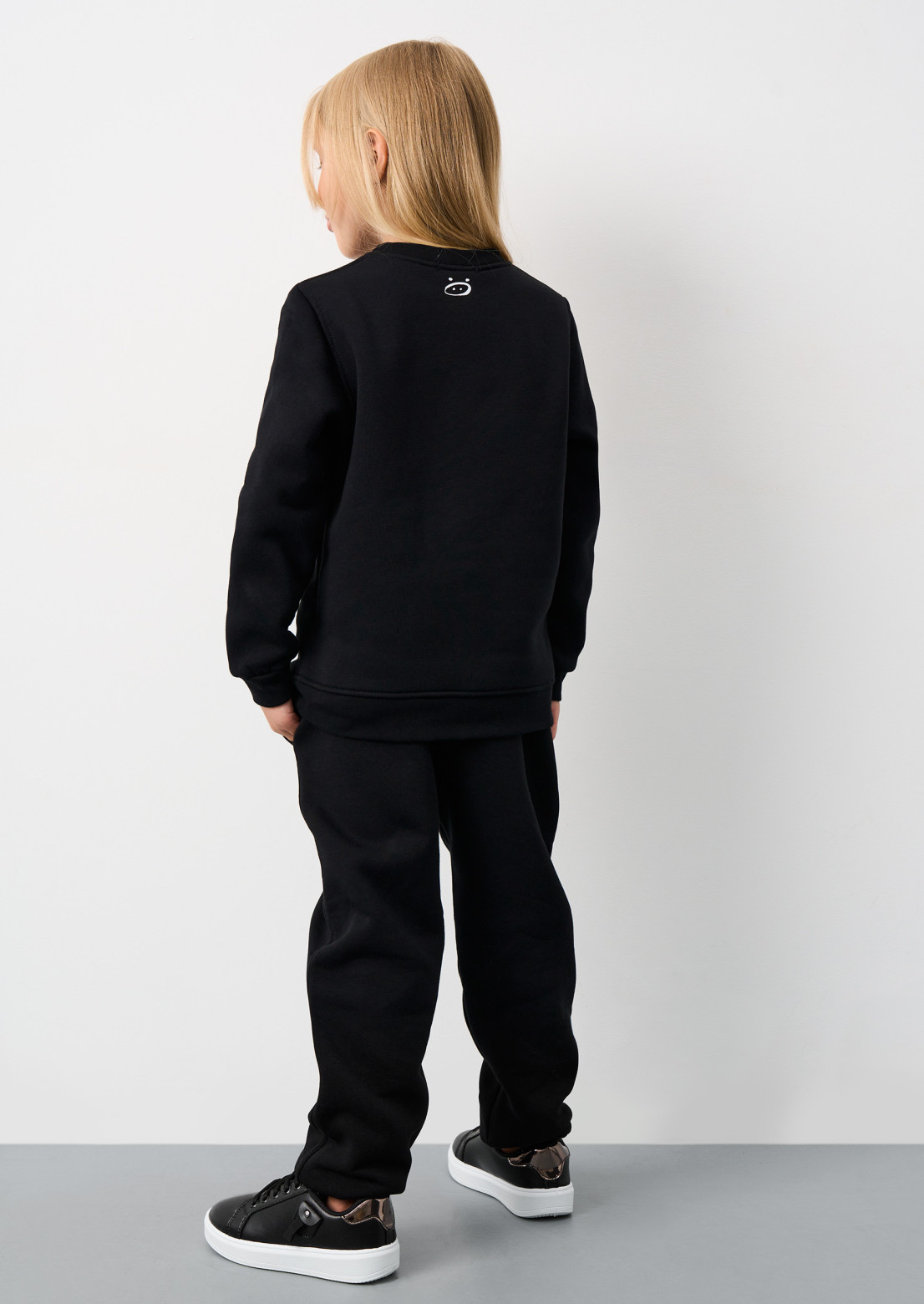 Black color basic kids three-thread insulated sweatshirt